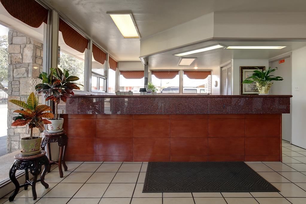 Americas Best Value Inn Uvalde Interiér fotografie