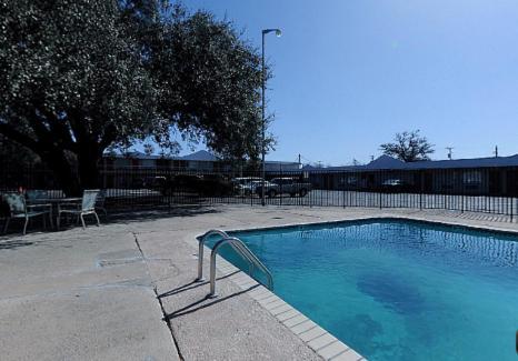 Americas Best Value Inn Uvalde Exteriér fotografie
