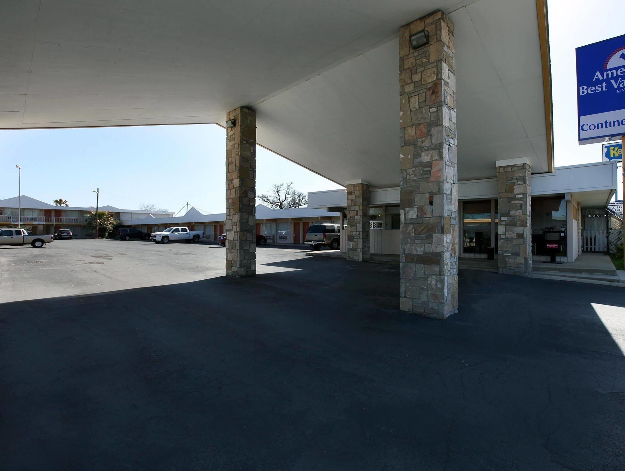 Americas Best Value Inn Uvalde Exteriér fotografie