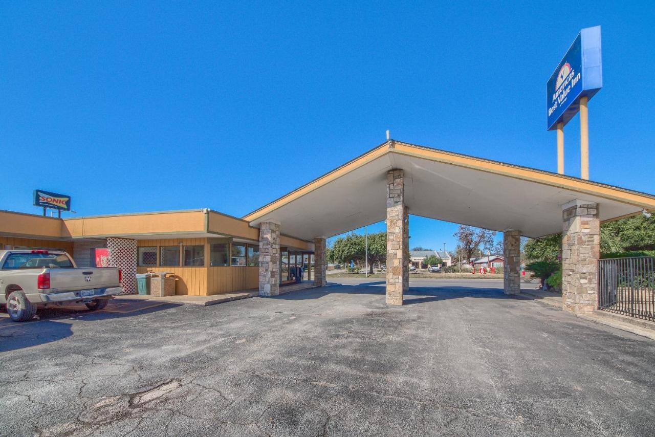 Americas Best Value Inn Uvalde Exteriér fotografie