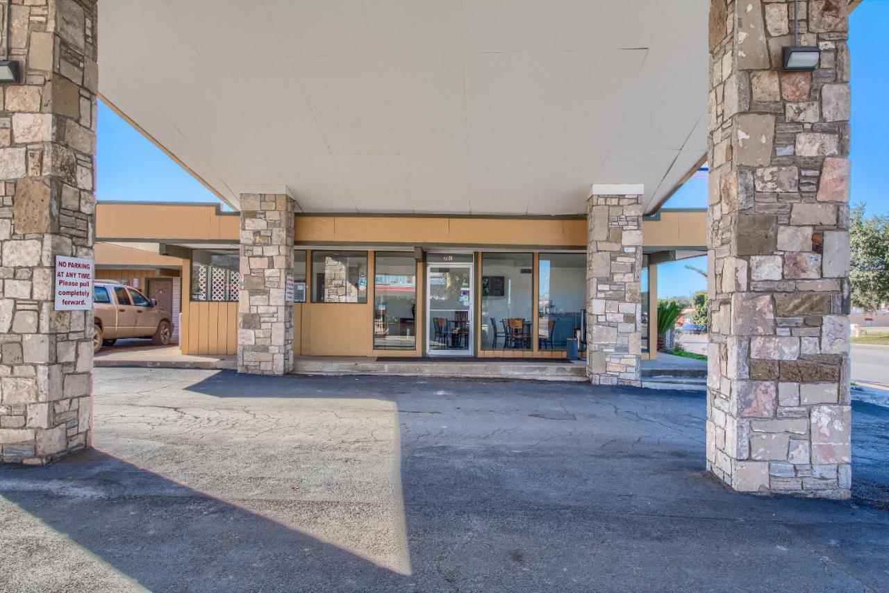 Americas Best Value Inn Uvalde Exteriér fotografie