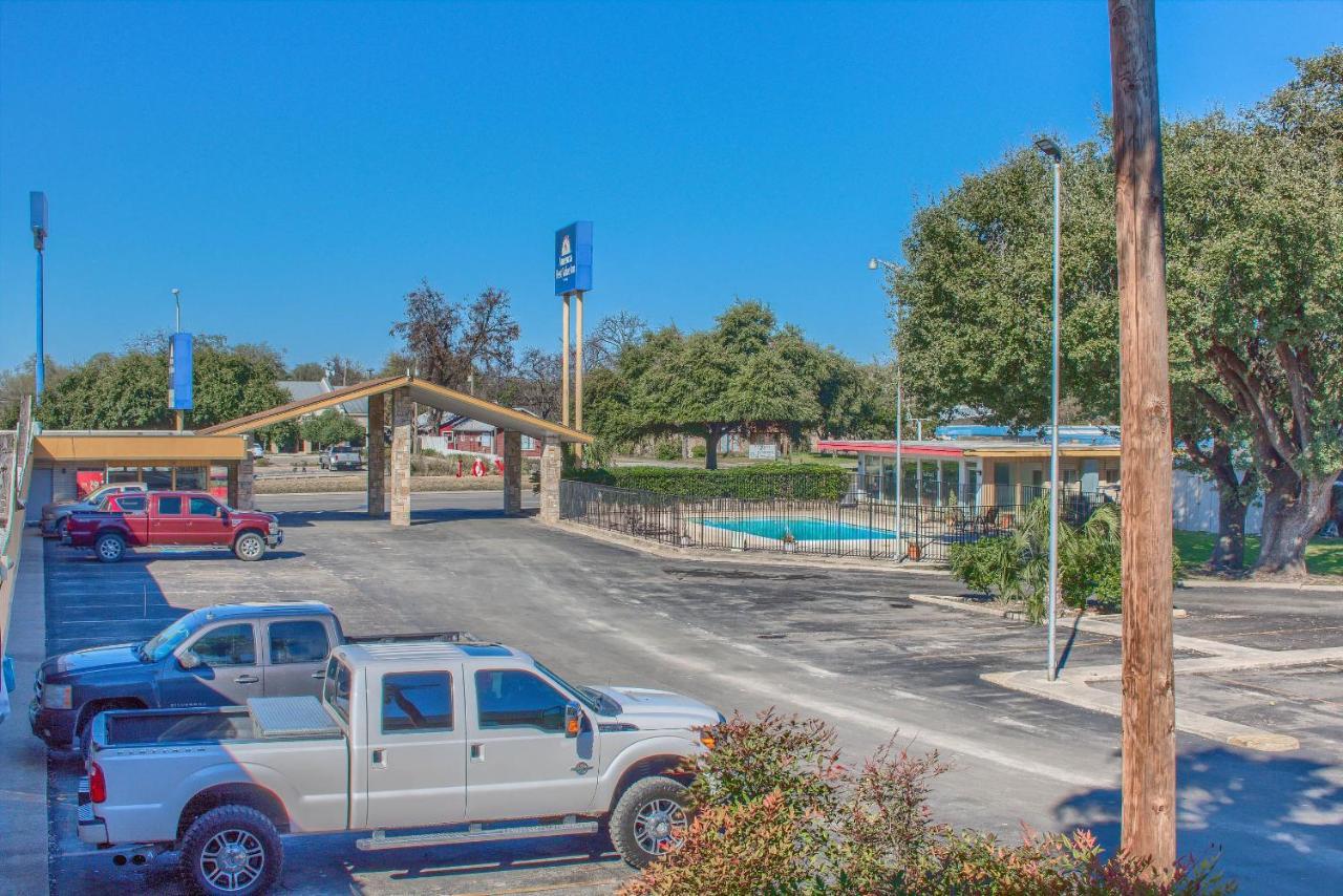 Americas Best Value Inn Uvalde Exteriér fotografie